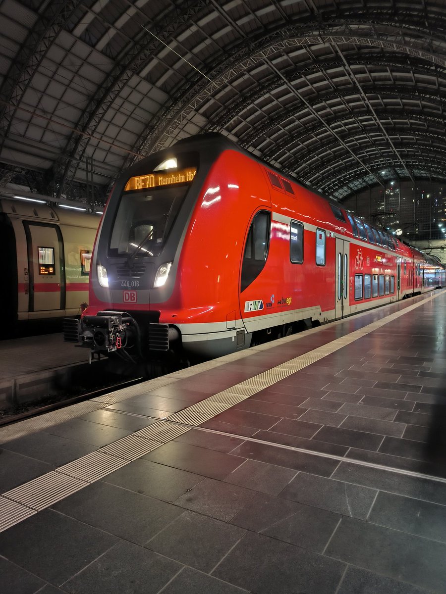 Ich hab's dann auch mal auf die "neue" Riedbahn geschafft. Frisch Generalsaniert, oder wie ich mich immer verlese: Generalisiert 

#Twindexx #ET446 #RE70