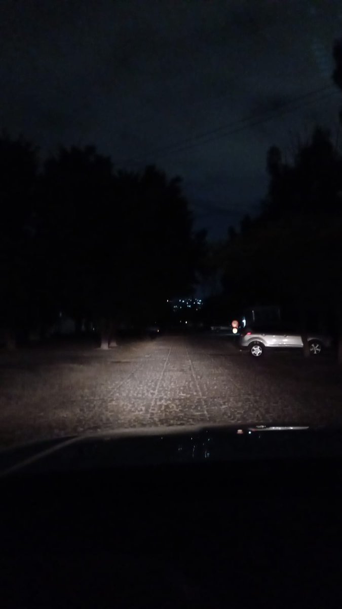CecomJurica's tweet photo. buenas noches de su valioso apoyo con la reparacion de las luminarias apagadas en la calle laureles desde el domicilio #229 al 203 por favor @spublicosqro @qromunicipio @vivirjurica1 https://t.co/HfW4bDDko3