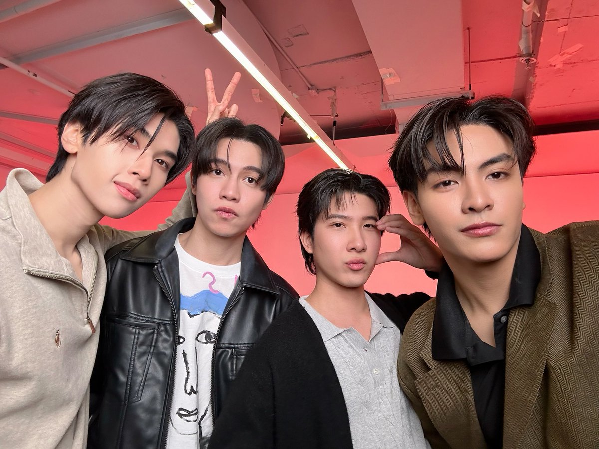 HeartKillersTH's tweet photo. เอากำลังใจมาให้ก่อนกดบัตร #TheHeartKillers FINAL EP. FAN PARTY ในอีก 1 ชั่วโมงข้างหน้า! 🔥

ขอให้ได้บัตรที่อยากได้กันทุกคน รอไปดูซีรีส์ตอนจบกับพวกเตงอยู่นะ 🫰🏻 https://t.co/9ni2zKLlHw