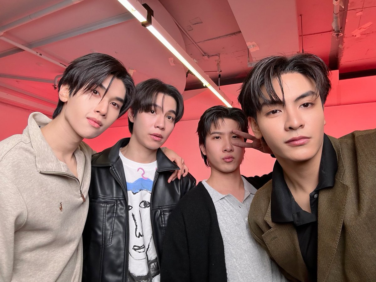 HeartKillersTH's tweet photo. เอากำลังใจมาให้ก่อนกดบัตร #TheHeartKillers FINAL EP. FAN PARTY ในอีก 1 ชั่วโมงข้างหน้า! 🔥

ขอให้ได้บัตรที่อยากได้กันทุกคน รอไปดูซีรีส์ตอนจบกับพวกเตงอยู่นะ 🫰🏻 https://t.co/9ni2zKLlHw