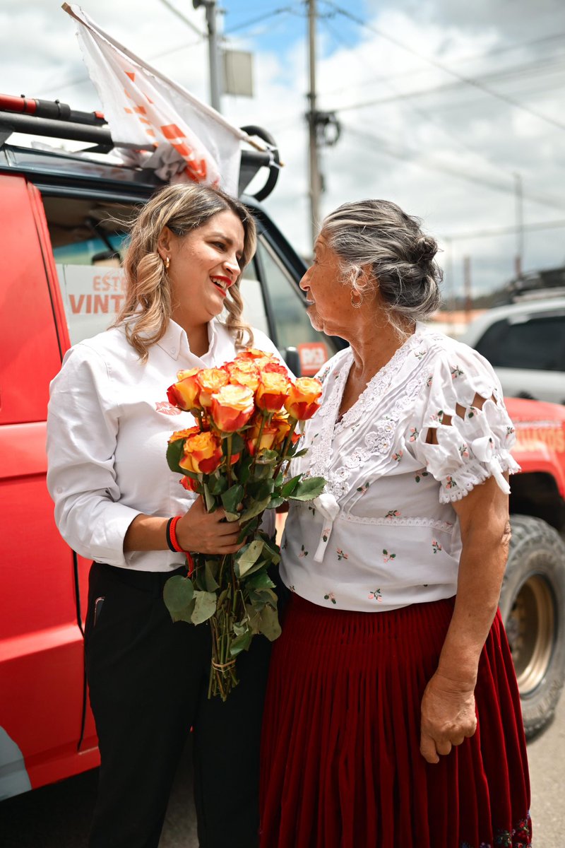 Día 28 🇪🇨💪🏻

Hoy junto a Guillermo Celi, realizamos la caravana en la ruralidad; visitamos las parroquias de Baños, Sayausi, Sinincay, Checa y Chiquintad. 
Agradecemos el cálido recibimiento de cada persona y reiteramos el compromiso para trabajar por un futuro más justo y
