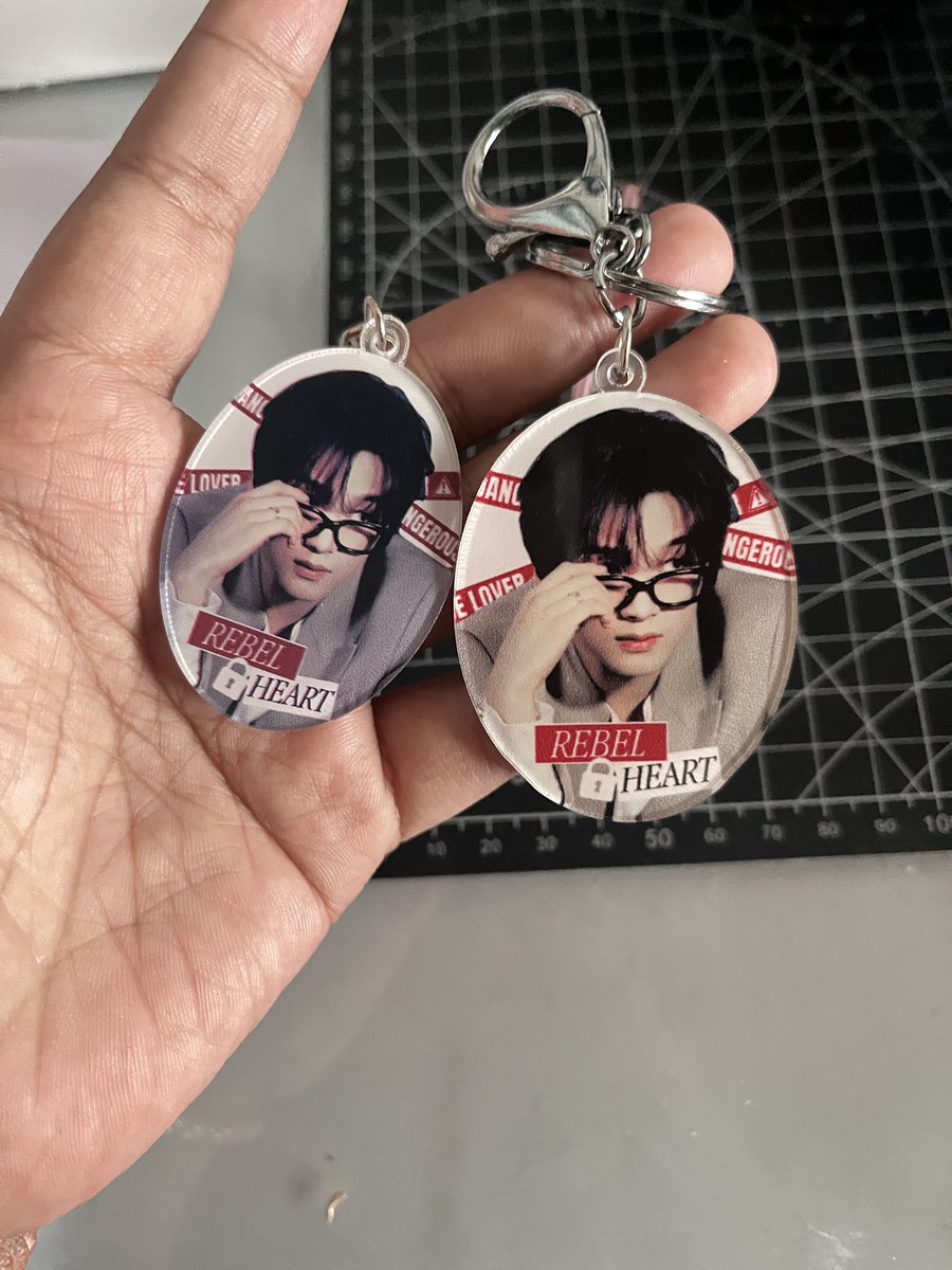 guyyss sorry to say, buat yg udah req momentum kayanya ga bisa dikirim deh, soalnya hasilnya jauhh banget dari design awal and look tone down nya sampe bikin abu” 😭🙏🏻
barang kaya gini ga layak edar, jadi mohon maaf sekali lagi buat yg udah req momentum aku ga bisa kirim dulu😓