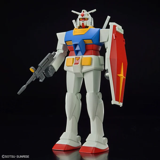 ミッシングリンクやレガシーのG1コンボイみたいに「昔の姿でグリグリ動くおもちゃ」を見てると、300円ガンダムのリバイバル版も技術自体は凄いけどこの姿でいろんなポーズが決まると胸熱だったろうなと思います(ロボ魂あたりでどうw?) 