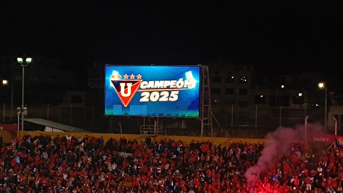 melaniecando_'s tweet photo. SUPERCAMPEONES 🏆 LIGA DEPORTIVA UNIVERSITARIA 

La primera final del año es de Liga y miren esta postal https://t.co/iljg2kwCzL