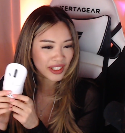 Edwarrdo_'s tweet photo. can we get @LogitechG  to sponsor @misamichelle_ a new gaming mouse pls? she melted thru the left click from gaming https://t.co/INTzNPuP7t