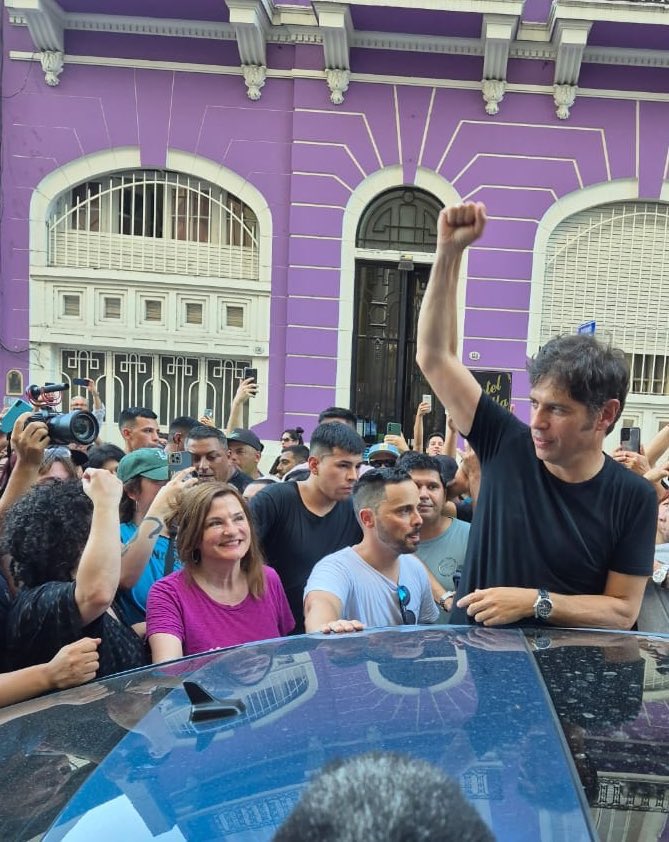Lucas está muerto.
Kicillof está marchando contra Milei.