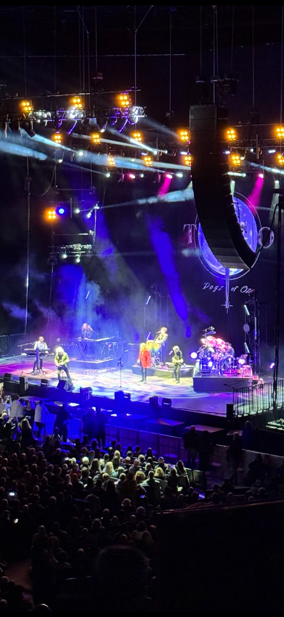 Accies couldn’t Hold The Line today - predictably blown away by Ayr - but at least TOTO at the Hydro is turning things around! 🎶 #TOTO #Glasgow #HoldTheLine #FromDefeatToTheBeat