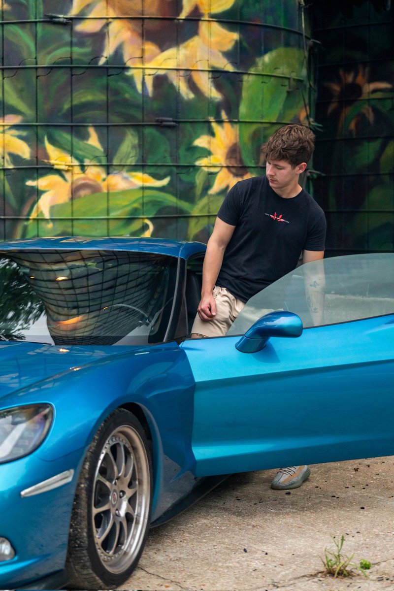 Had to get my brand and car together for some photos 🤌
Link to purchase a shirt: kohanacrew.com