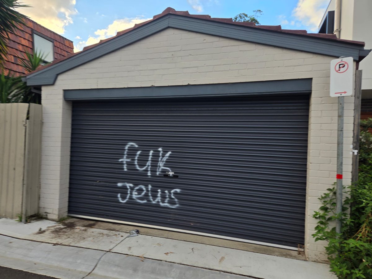 moran76's tweet photo. Sydney, Australia
Just another day in paradise for Jews.
#thisisnotaustralia #auspol #racism https://t.co/ObygW6Z3pj
