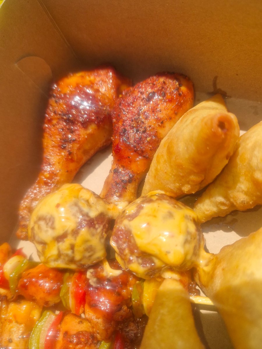 Thickslender's tweet photo. Guys please buy my food, i am  unemployed 🙏🏽 0779743451 https://t.co/yZWRI1s6Oh