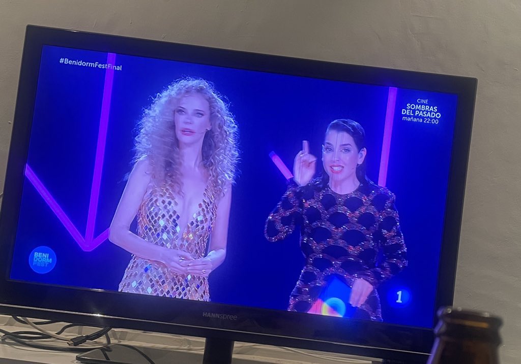 echris247's tweet photo. Georgina te tendrías que haber traído al capitán.

#benidormFestFinal #BenidormFestFinal
#BenidormFest2025 https://t.co/vZKVPxEclL