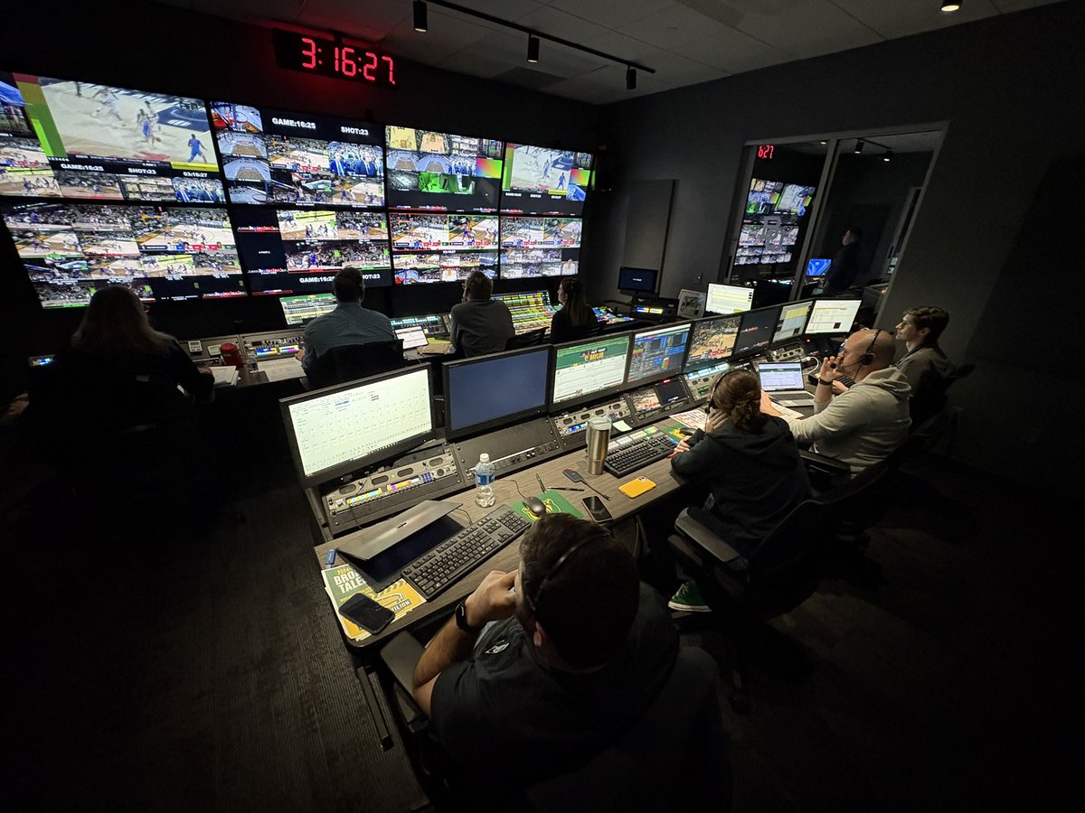 BaylorVisionHD's tweet photo. Grateful to have our partners @espn producing from our house on this Saturday.

🎙️ Jon Sciambi, @franfraschilla and @KrisBudden on the call in Waco today. https://t.co/PZ4dzUoXPA