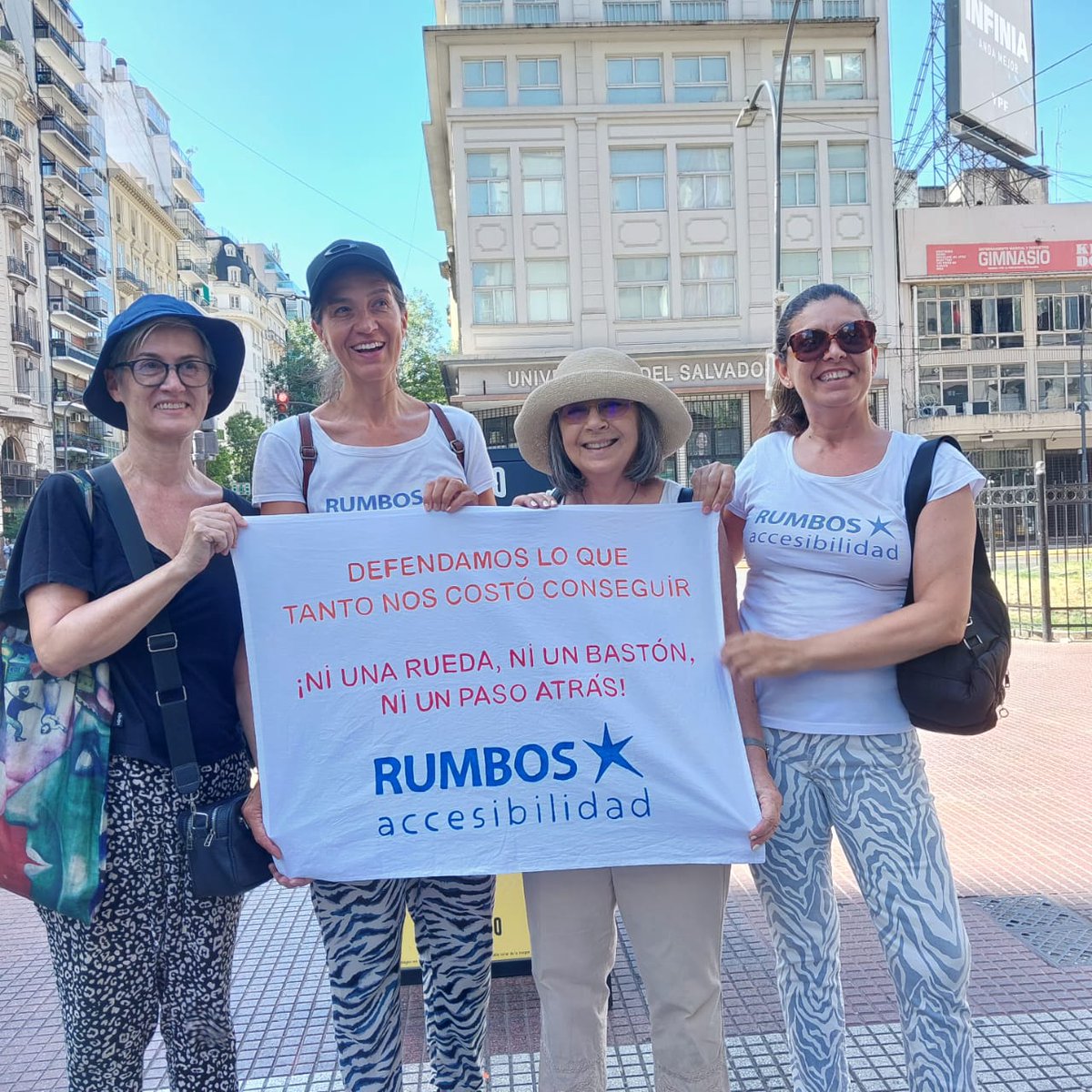 Los políticos en esta campaña electoral se acuerdan de las personas con discapacidad entregando o regalando sillas de ruedas y otros ayuda técnica con la finalidad de ganar votos esperamos que esto no sea demagogia sino política de estado