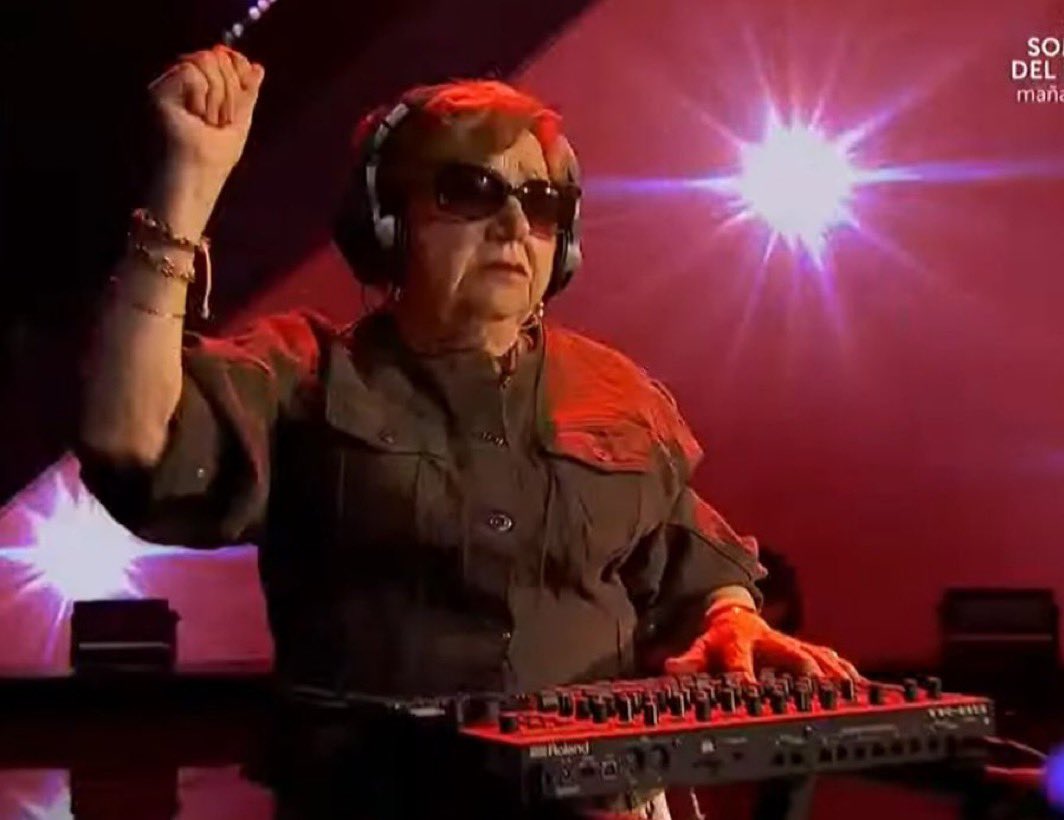 AdolfoRH's tweet photo. Aspiro a ser ELLA 
#BenidormFestFinal https://t.co/UHsFD03XCA