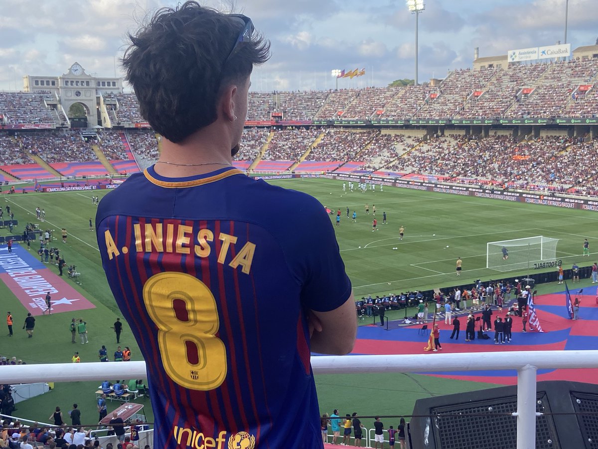 Coyoteeeh's tweet image. supportez qui vous voulez 
on s’en bat les couilles