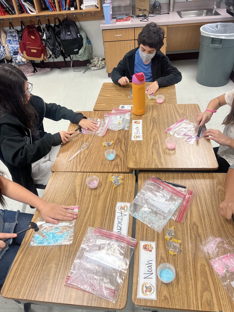 MrsLongsWizards's tweet photo. Today, Science was noisy but it was AWESOME!! @NISD @NISDCarson @NISDScience #sedimentaryrock #earthscience #slowchanges https://t.co/AGkkHrhidR
