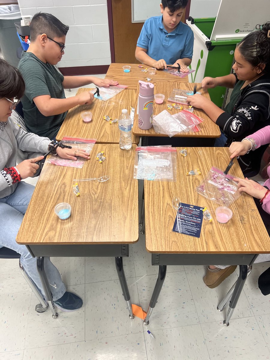 MrsLongsWizards's tweet photo. Today, Science was noisy but it was AWESOME!! @NISD @NISDCarson @NISDScience #sedimentaryrock #earthscience #slowchanges https://t.co/AGkkHrhidR