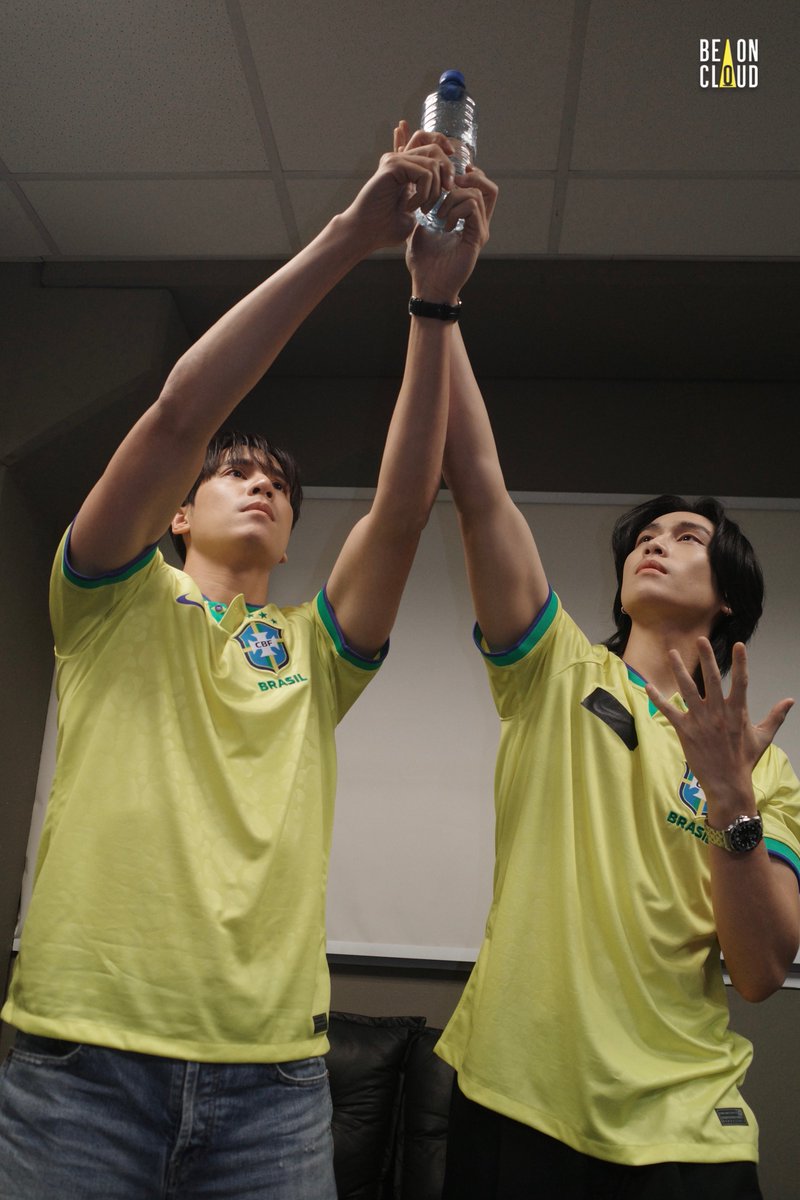 ระหว่างรอขึ้นโชว์ ทั้งสองหนุ่ม เจษ และ ไบเบิ้ล ก็อยู่กันแบบเงียบ ๆ เรียบร้อยคับ ✨🤭📸

#OLABLGLTH_inBrazilxJesBible
#OLABLGLTH_inBrazil #OlaBLGL