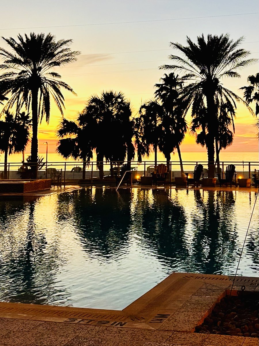 Florida sunsets💛 #loveyourlife #changeyourlife #luckygirl #abileads #CrazyConfident #baylife #tampa #tampabae #tampabay #tampaphotography #beinspired #beauty #LifeAfterLeapingIn #relocation #goodvibes #gratitude #gulfviews #happiness  #sunset
