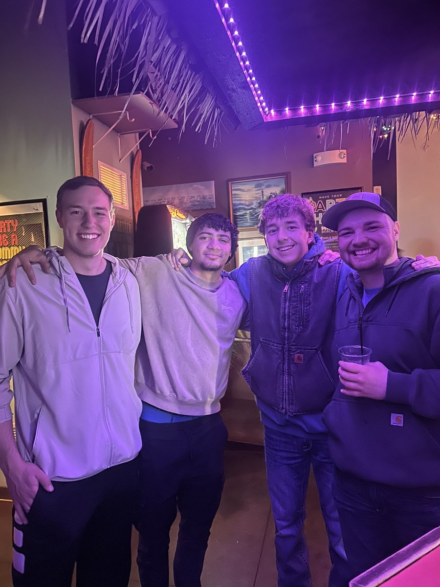 Saturday!! Come hang, bring your friends! 

$3.50 wells
$7.50 double RBV
$2 Seashots🌊
$1 Rummy Bears 🐻 

#supportyourlocaldivebar🤿