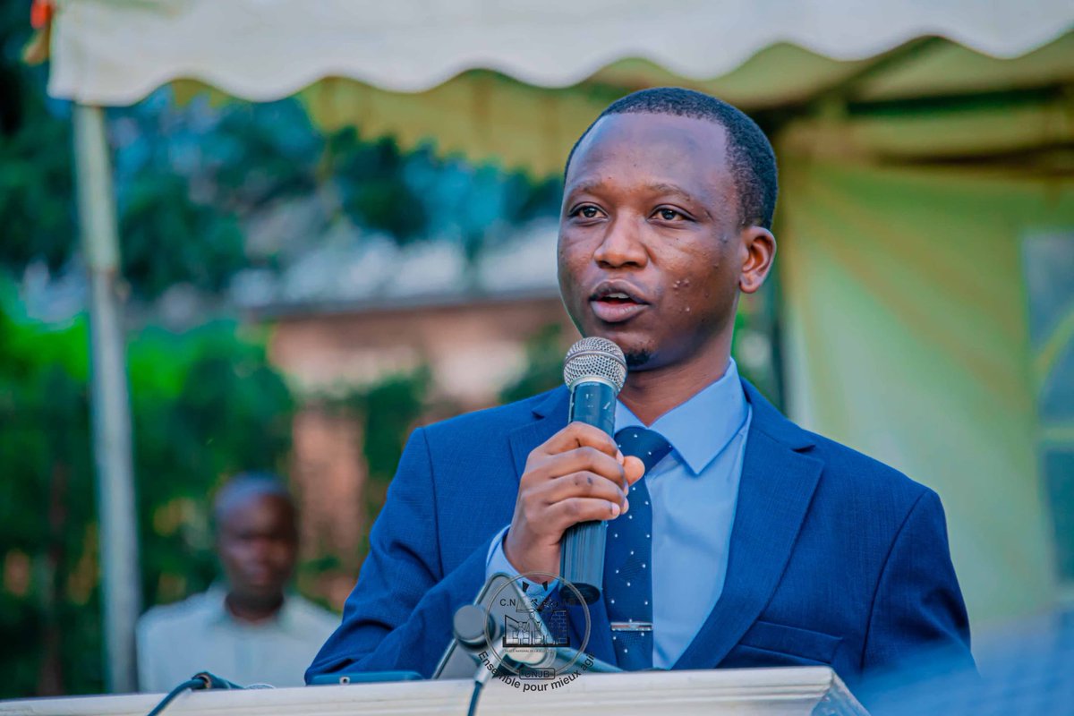 cnjbdi's tweet image. 4️⃣ 🔥 "Chers étudiants, vous êtes les piliers du #Burundi de demain. Votre engagement &amp;amp; votre patriotisme mèneront notre pays vers l’émergence en 2040 &amp;amp; le développement en 2060." 🎓 @DrIngabire , Président du @cnjbdi aux nouveaux étudiants. 🇧🇮 #Vision2040 #Jeunesse #Éducation