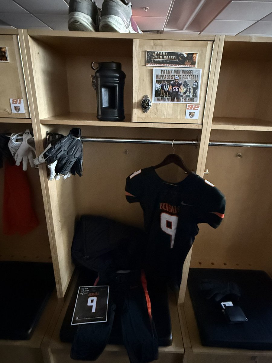 After an amazing visit and conversation with <a href="/FB_Coach_Morgan/">Lazarus Morgan</a> I am thankful and blessed to receive my 6th offer from Buffalo State University! 
<a href="/BuffStateFB/">Buffalo State FB</a>