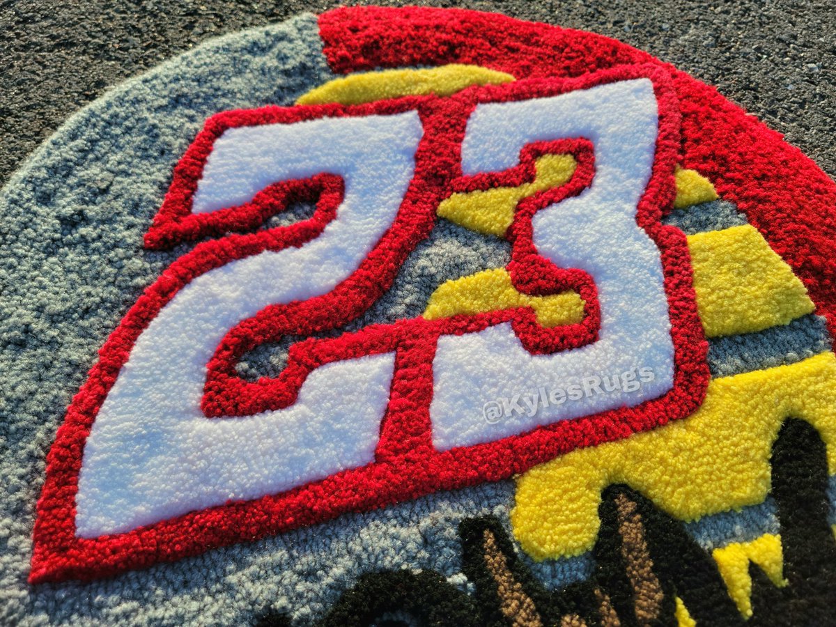 KylesRugs's tweet photo. Nascar is back ♥️💛 #nascar #bowmangray https://t.co/nbvQXP737n