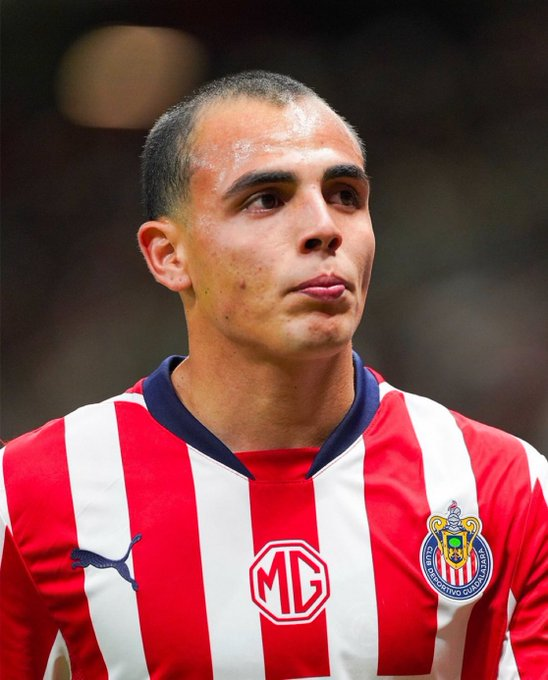 Seergiot3ck's tweet photo. Sin miedo a equivocarme, Hugo Camberos es el canterano más talentoso que ha debutado en Chivas desde la Chofis López.

No va a durar mucho jugando en México. Que jugadorazo. https://t.co/AhVQSyPtYJ