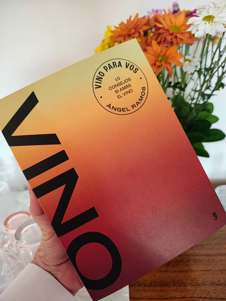 1/ Llevo casi 9 años compartiendo mi pasión por el vino en redes y en mi blog, sin pensar en ganar dinero. Pero siempre hubo alguien que me decía: “deberías escribir un libro”. 🍷📚
¡y ahora 𝐕𝐈𝐍𝐎 𝐏𝐀𝐑𝐀 𝐕𝐎𝐒 mi primer libro sobre vinos está disponible en preventa! Haz
