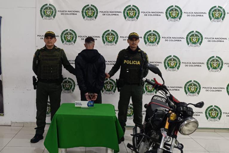 Ya fue capturado el homicida de una persona en el sector de Guarín. La captura la hizo la <a href="/PoliciaBmanga/">Policía Metropolitana de Bucaramanga</a> en tiempo récord por medio de plan candado. 

Este criminal es de nacionalidad venezolana y será enviado ante un juez para que responda por este homicidio.