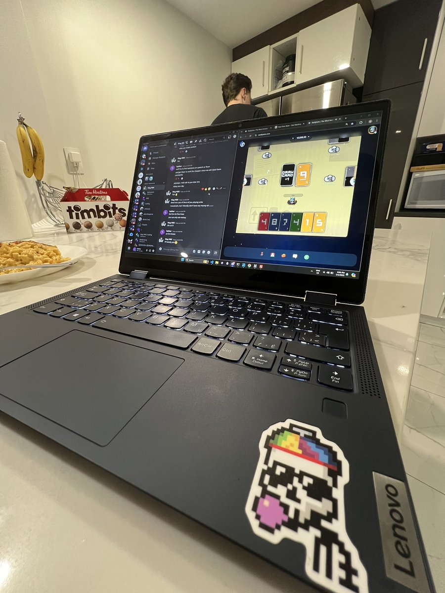 loafeur's tweet image. Chilling and playing Ocho in the @SkellyVerse 🥱 #2easy #plus4