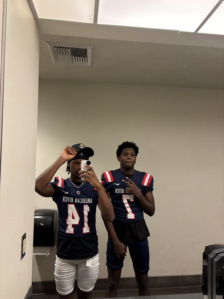 RayWash16's tweet image. I appreciate @ARCBeaverBall for having me check out the campus and football life down in Sac @coachhaynes711 @rbeezy_3