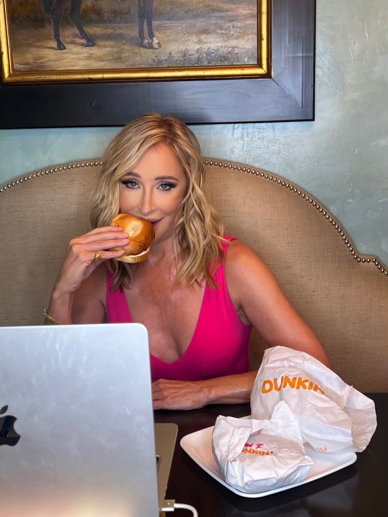 SonjatMorgan's tweet photo. Who’s dunkin today?  It is Sunday. A day of rest and relaxation 🙃 https://t.co/Vlyc8sCfln