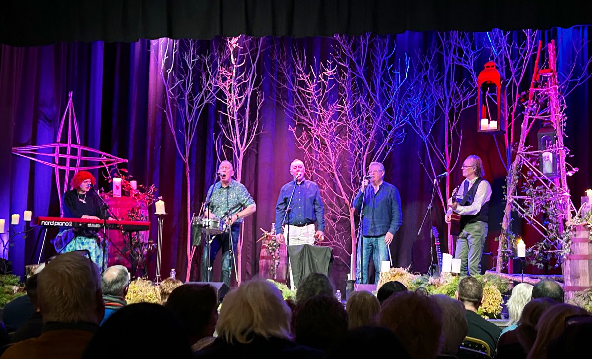 Oíche speisialta in <a href="/aislannrnf/">Áislann RnaF</a> le <a href="/ClannMhic/">Clann Mhic Ruairí</a>. Cumhachtach