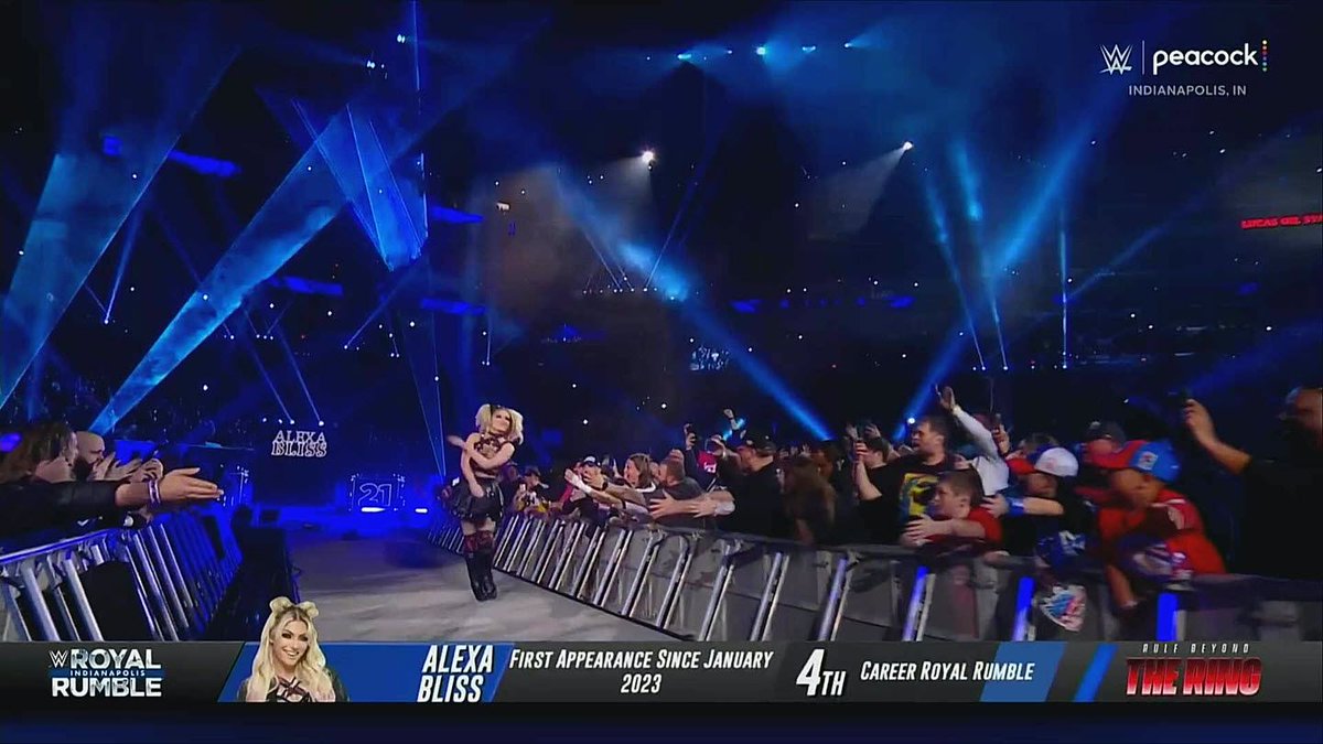 ringsidenews_'s tweet photo. #AlexaBliss is back and wow... WHAT A POP! | #WWE #RoyalRumble https://t.co/1MbAlsvYqF https://t.co/V8It555K2D