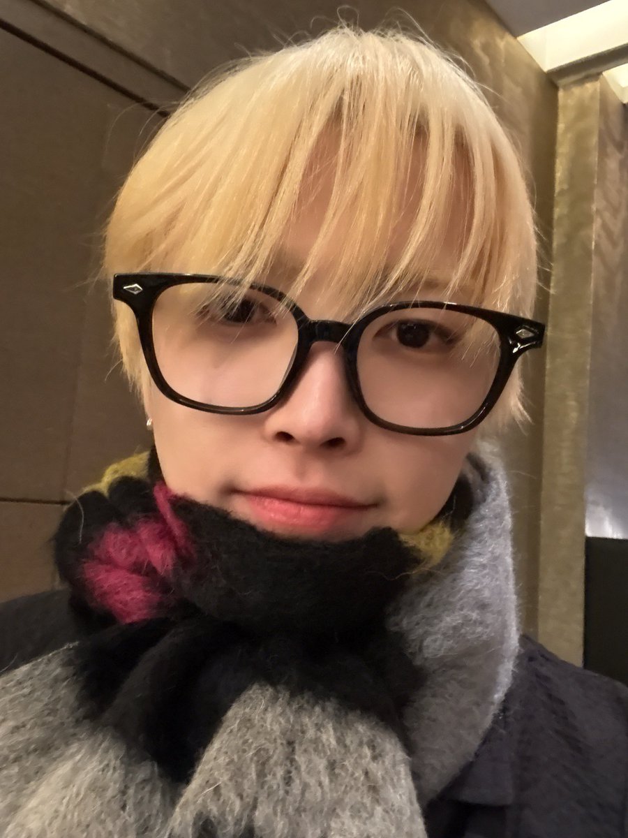 ⠀

good evening, everyone. i'm still alive, just been busy with some 'special' things that i'll be sharing with you soon, peep the new hair... it will be dyed again.                       

⠀