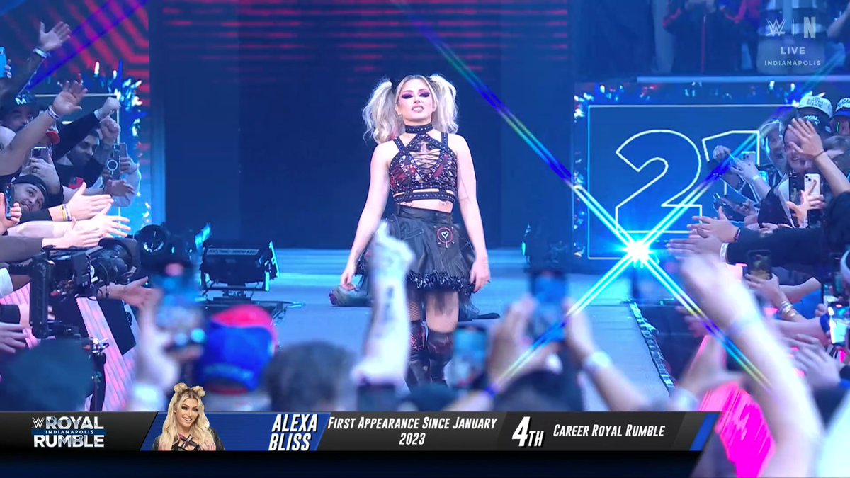 Michael Cole: "I thought Alexa Bliss wasn't coming back, that's what the internet said."  

Wade: "Stop reading the dirtsheets, Cole."  

LMFAOO COLE AND WADE COOKING MELTZER 😭

#RoyalRumble