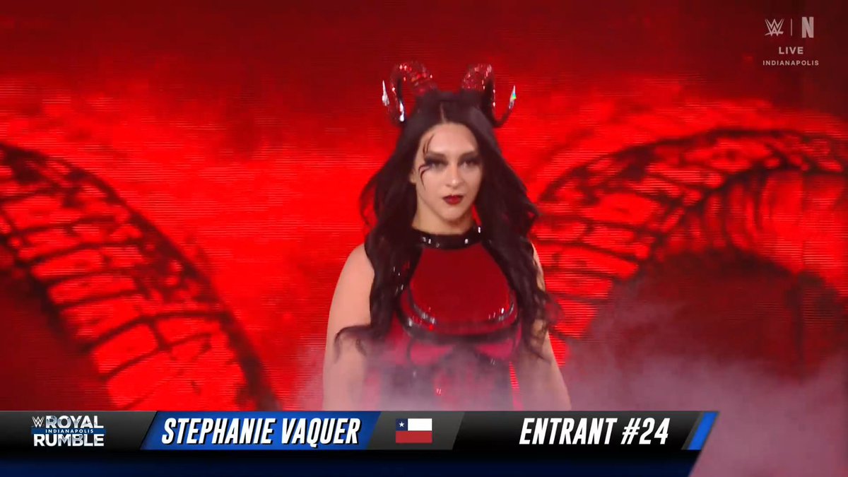 jairoavn's tweet photo. Para quienes crecimos con WWF en La Red, veíamos WWE en Chilevisión, los que tomaron después la posta y los que siguen viendo de manera fiel hasta hoy. Para todos. Un momento épico ver la bandera chilena en un Royal Rumble. #RoyalRumble https://t.co/LzGDOLkyre