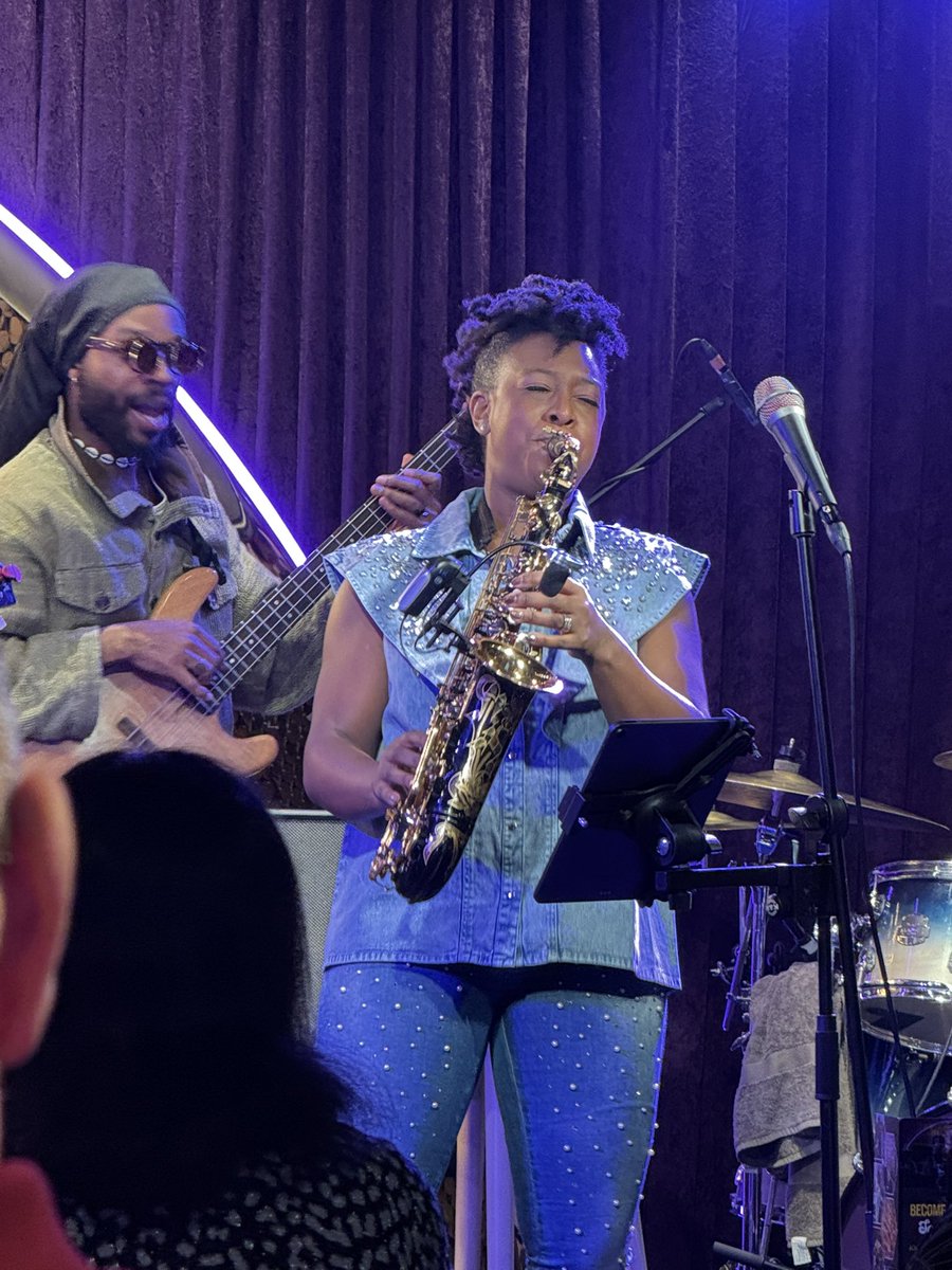 Arv_Kaushal's tweet image. Amazing evening at @SoulMamaLondon with @yolandabrown doin’ her thing… the Bob Marley Songbook 🥰

Great to meet Adetokunbo “T” Oyelola @BlackGrapeLive …awesome journey 🙌🏽

#HopeRoad #IndependentVenueWeek