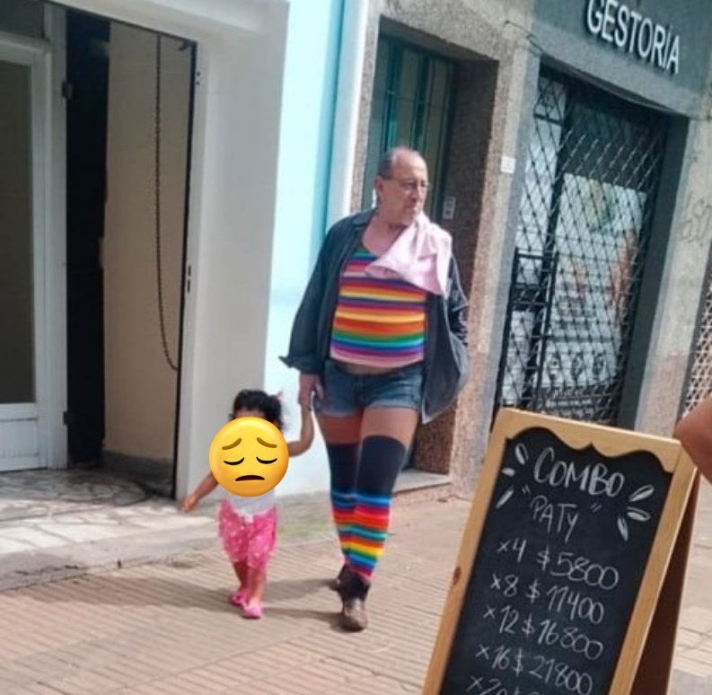 40 grados a la sombr y el nono con berretines de mariposa, saca a la niña a sufrir.
#MileiTeníaRazón