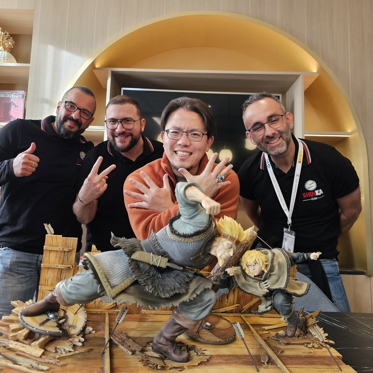 VinlandWorld's tweet photo. During his visit to France, Makoto Yukimura saw the official figure capturing the showdown between Thorfinn and Thorkell, presented by the Shinka Studio team. Limited to only 150 units, each statue includes a certificate of authenticity. Check their official account @ShinkaStudio https://t.co/A2xTrG60z8