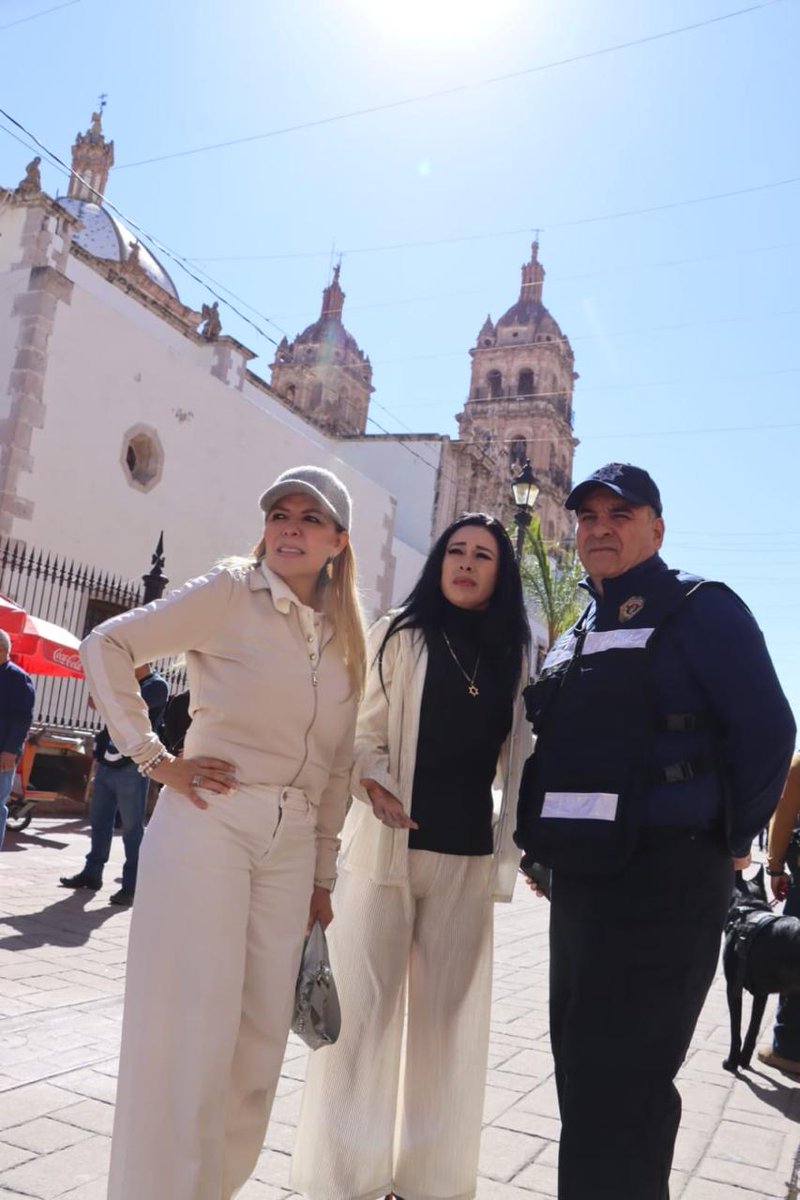 sspdgo's tweet image. #SeguridadResponsabilidadCompartida Personal de #LíneaAmarillaDurango, así como de la Unidad Especializada de Atención a Víctimas de Violencia y #ProgramaEsmeralda de #SSPDgo ,