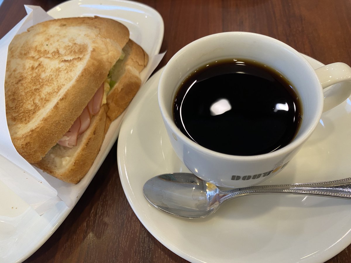 jasminum_windy's tweet photo. 冬になって寒いこともあり、デイサービスのない日、母はお昼まで布団からですゴロゴロ。何度も起こしても、返事だけでどうしたものかと。

そこで、モーニング作戦を開始！
#カフェに行くよ と行ったらいつもは15分近くかかる着替えも10分に。
功を奏しました😊

#モーニング
#認知症 https://t.co/cAa5h6Yt05