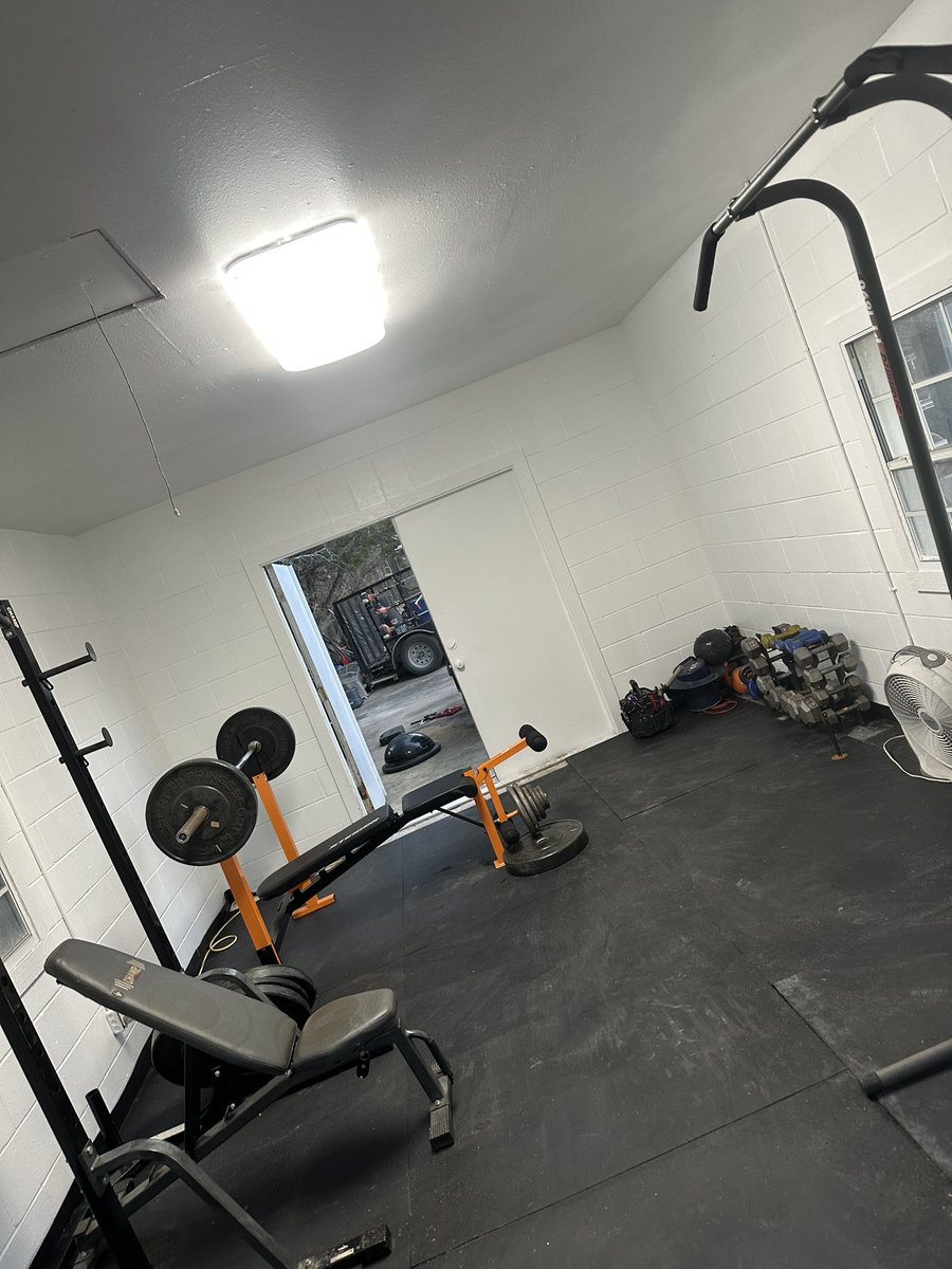 Luis De Leon tweet media