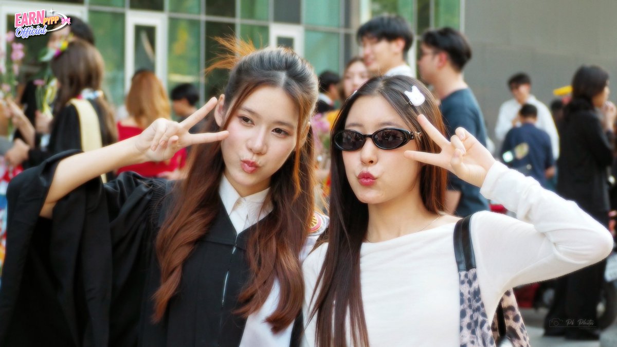 พี่แอลฟ่ามา congrats น้องเจริญรึป่าวค้าบเนี่ย

#EarnGraduation
#earnpypp_ ✌🏻#ciizezphr