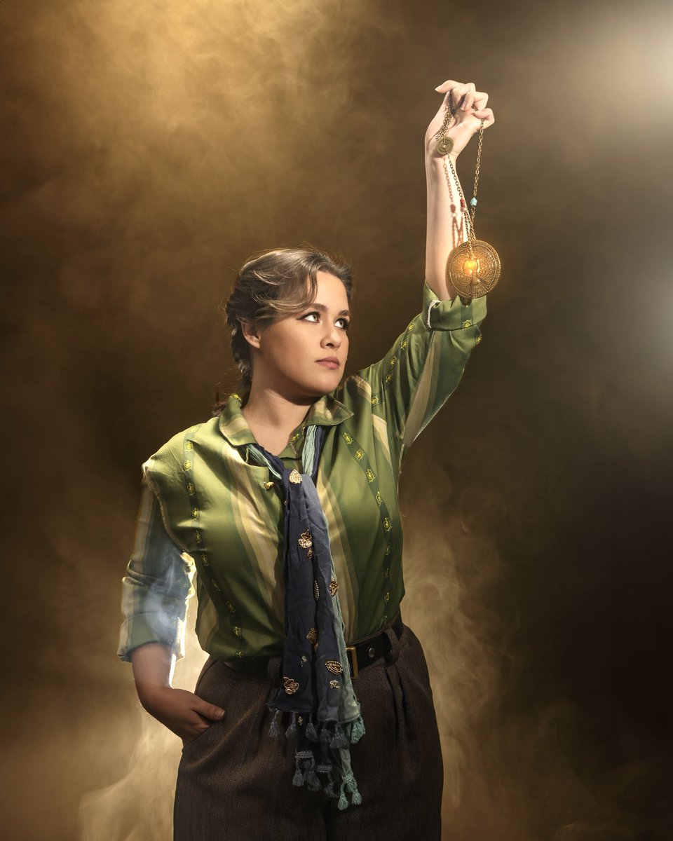 📸 In the studio channeling serious Marion Ravenwood energy in this tribute to *Raiders of the Lost Ark* with <a href="/SoCalCostumes/">Alex</a>  - amazing what you can do with 4 strobes and a smoke machine!