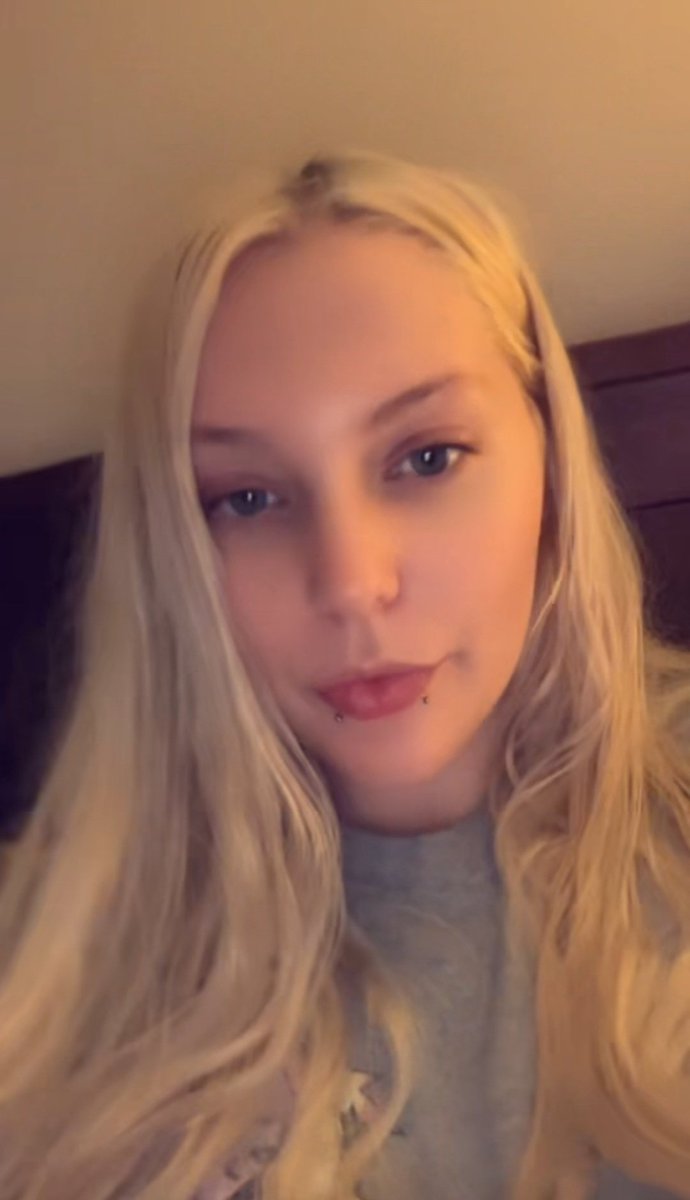 whoshottest's tweet photo. Based on her face, do you think she has small, medium, or big tits? Comment or dm me

#tribute #cumtribute #wanktribute #cocktribute #couplestribute #jerktribute #cumtributes #cocktributes #mom #milf #horny #hornymom #bustymilf #blowjob #porn #slut #horny https://t.co/I7vDUIN2EU