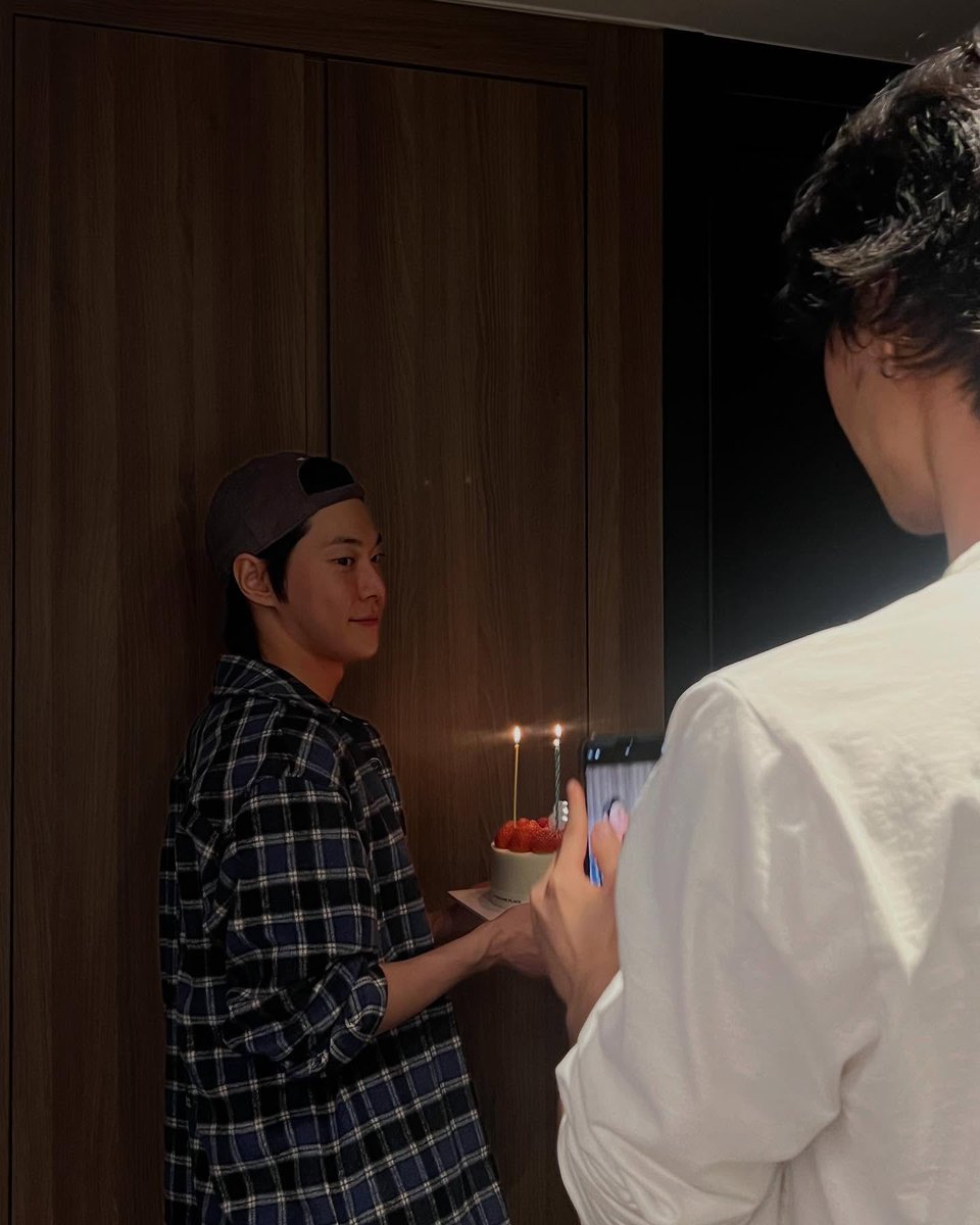 praw_taecyeon's tweet photo. โดจอห์นโมเม้นเยอะมากกกเยอะจนเขินนนนนิแฟนกันชัวววๆๆตัวติดกันเกินปายยยยกิ้ดดดดดน่ารักกกกมากกกกกกคู่นี้ 🐰🐱
#โดจอน #dojohn #도쟌 https://t.co/nJs3vrGUvT