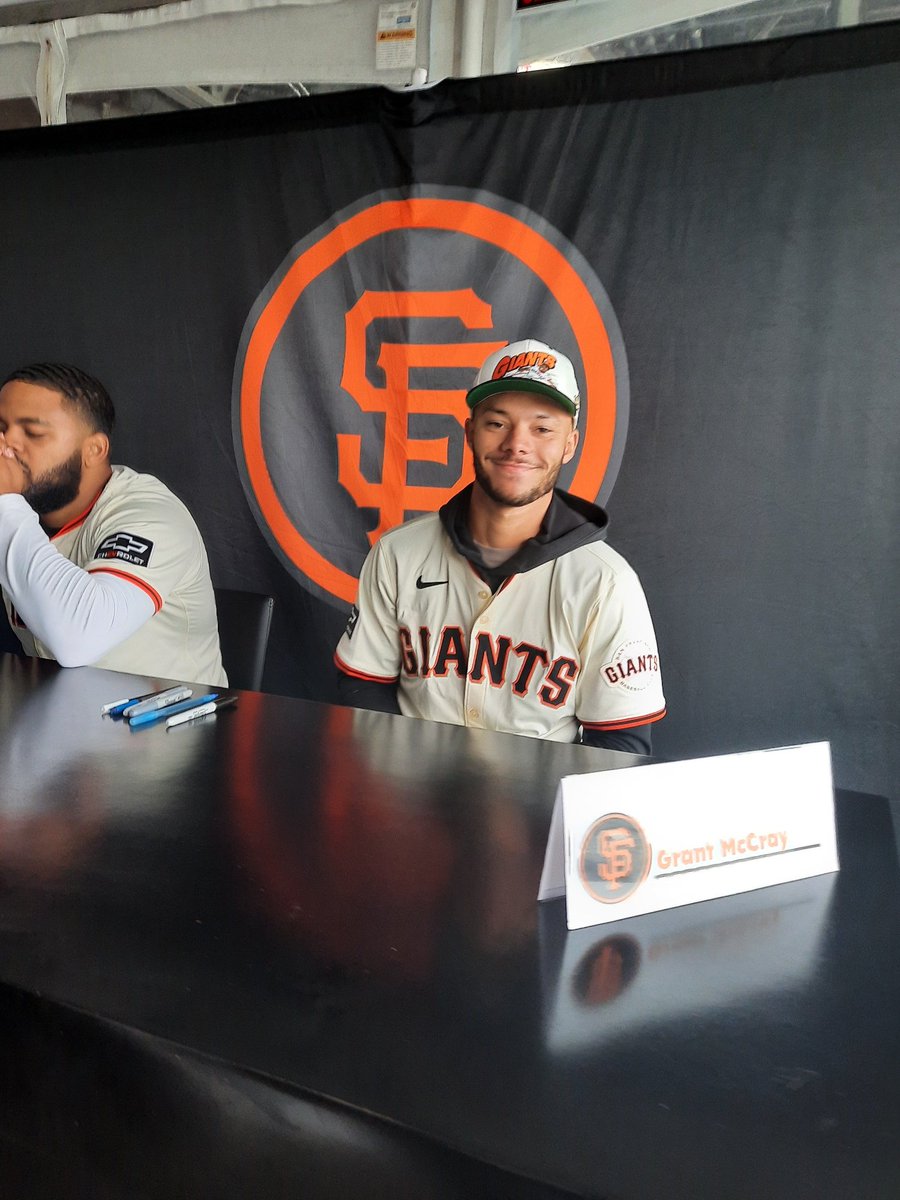 dereleeke's tweet image. Lots of Giants fans came out to fanfest today despite the rain, fun times!