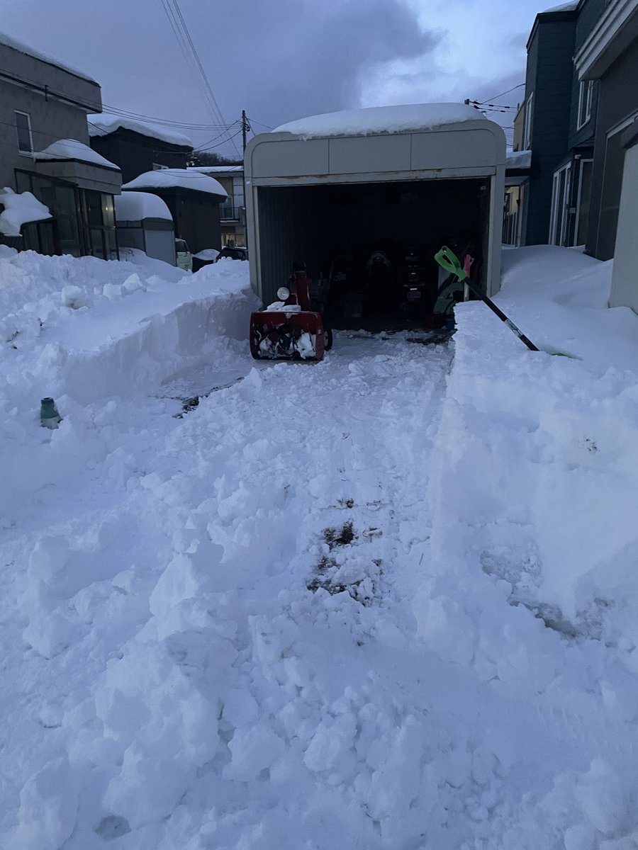 おはよ〜　31日に無事帰国　31日から仕事したり除雪したりやっとひと段落もう通常に戻りますw
たくさん休んだ分また頑張るか〜
タイで会えた方お世話になりました〜ありがとうございました〜
また雪かきしなきゃw